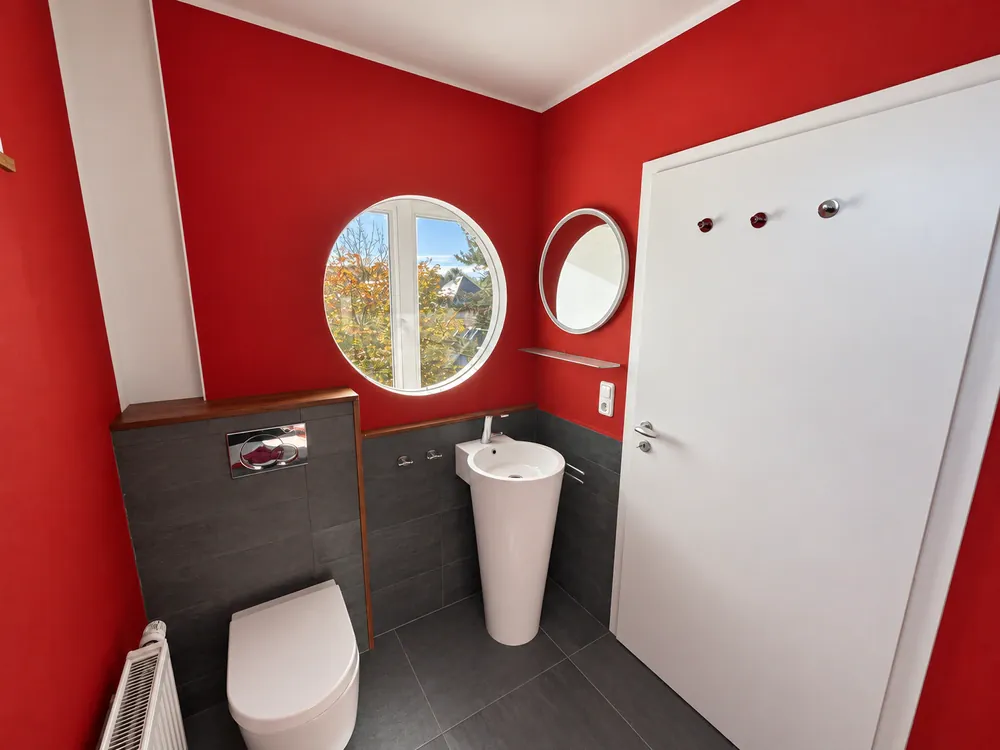 Gäste-WC in Rot