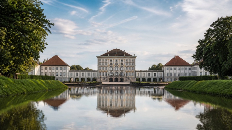 Schloss Nymphenburg mit Kanal